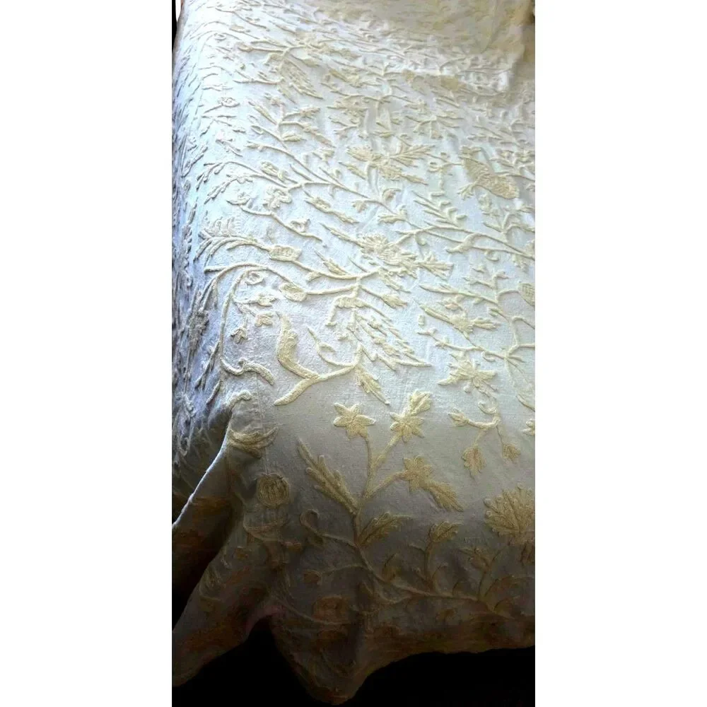 B. Altman & Co VTG Crewel Coverlet Full Bedspread Cotton Cream Chain Stitch